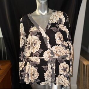 Women’s Flowy Top with belt Size 1X